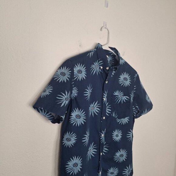 Old Navy Mens Floral Hawaiian Shirt Sz M Button Down Slim Fit Cotton Tropical - Picture 5 of 16